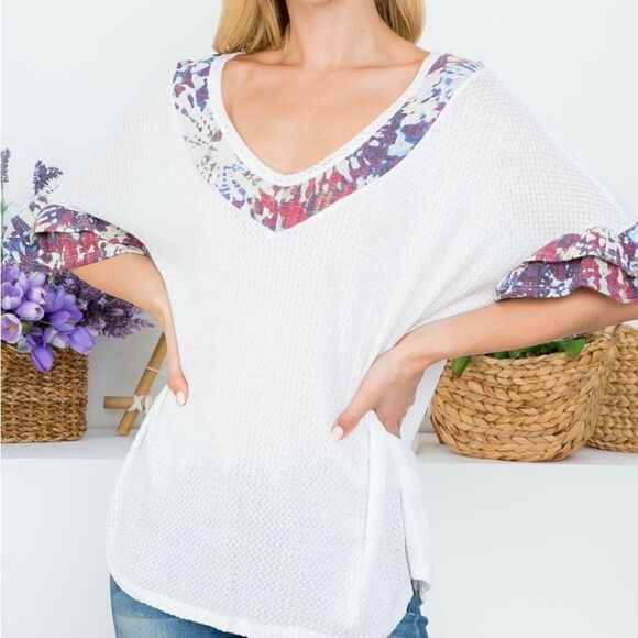 New ITEM! BEAUTIFUL WHITE WAFFLE V-NECK WITH FLORAL ACCENTS! NEW ITEM! - Picture 3 of 6